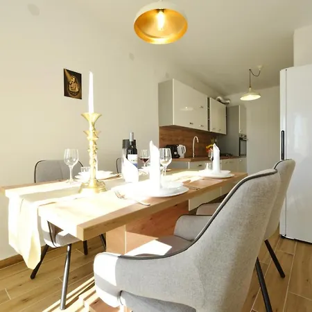 Lola Apartman