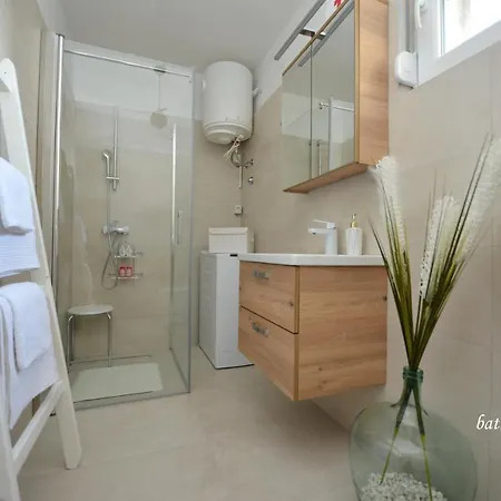 Apartman Lola *