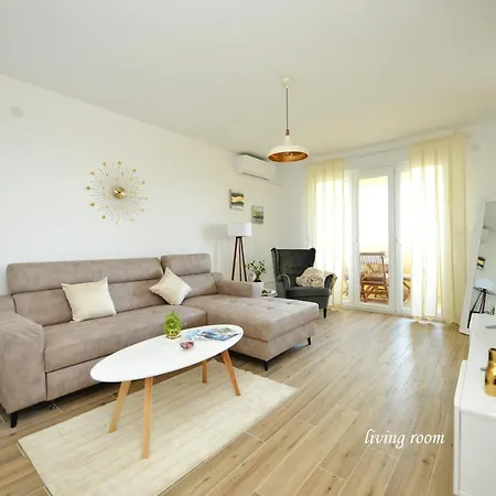 Apartman Lola *
